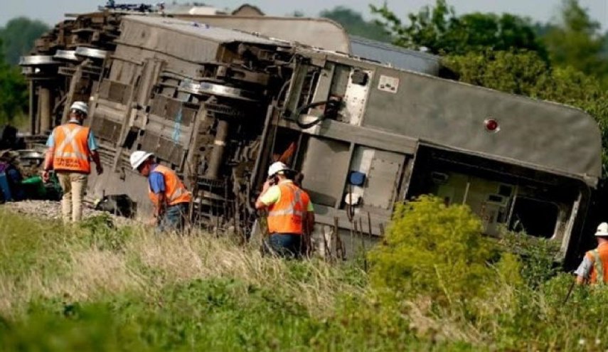 ۳ کشته و ۵۰ زخمی بر اثر خروج قطار از ریل در آمریکا