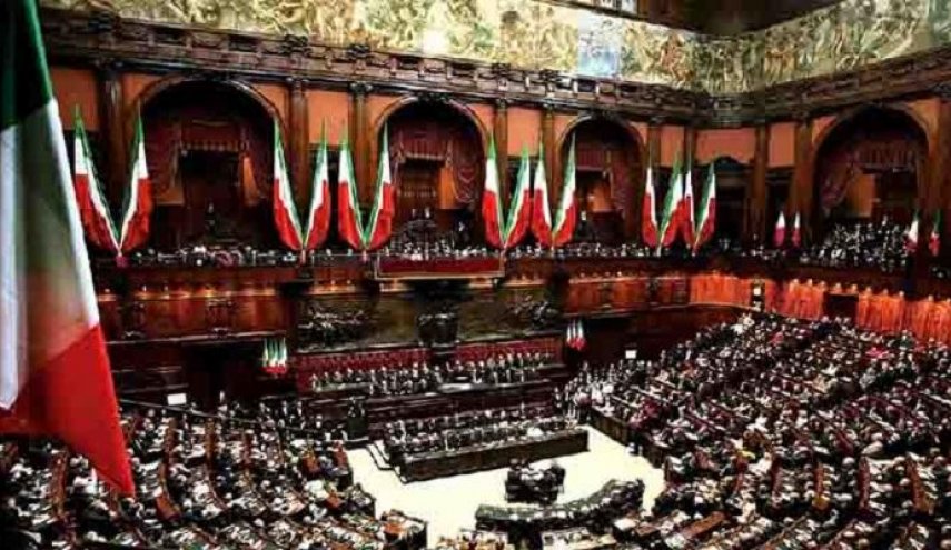 الرئيس الإيطالي يصدر مرسوما بحل البرلمان
