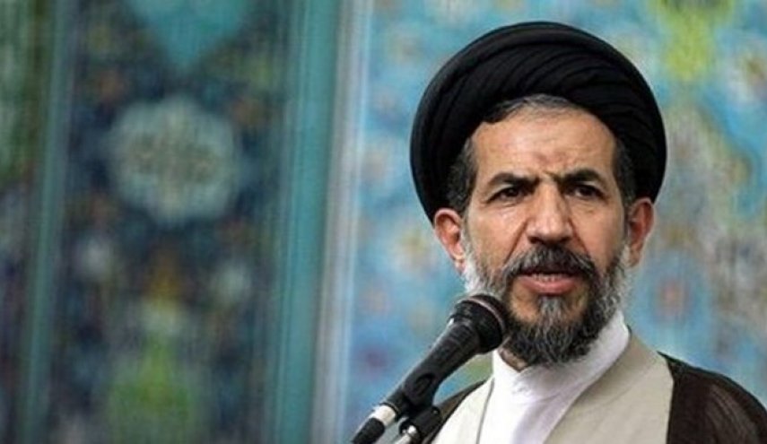 خطيب جمعة طهران: على أميرکا مغادرة المنطقة قبل تكرار تجربة افغانستان