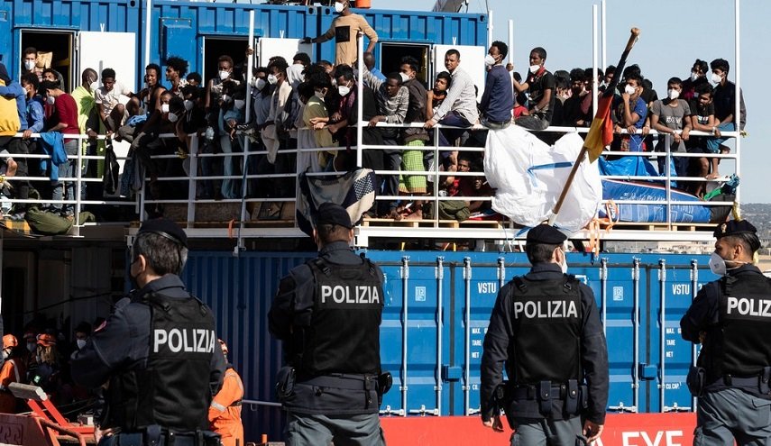 وصول أكثر من ألف مهاجر إلى إيطاليا في غضون ساعات
