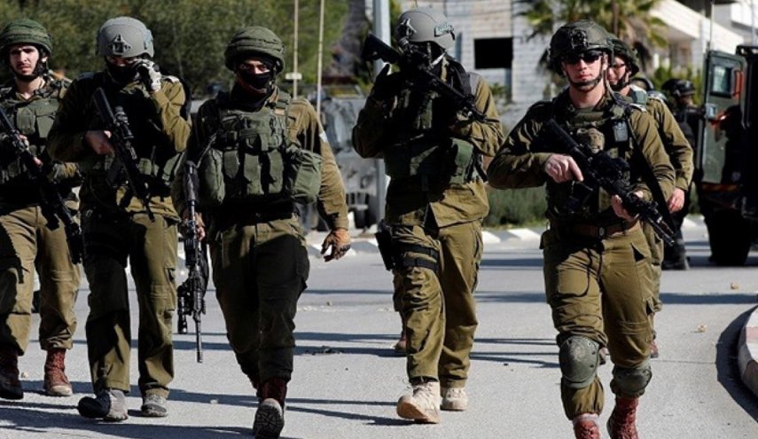 الاحتلال يشن حملات دهم واعتقالات واسعة في الضفة الغربية 