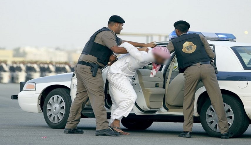بتهم فساد.. السعودية تعلن توقيف العشرات في عدة وزارات 