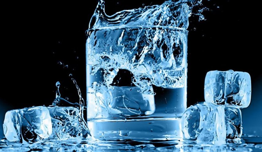 تحذير طبي من شرب المياه الباردة في موجات الحر الشديدة
