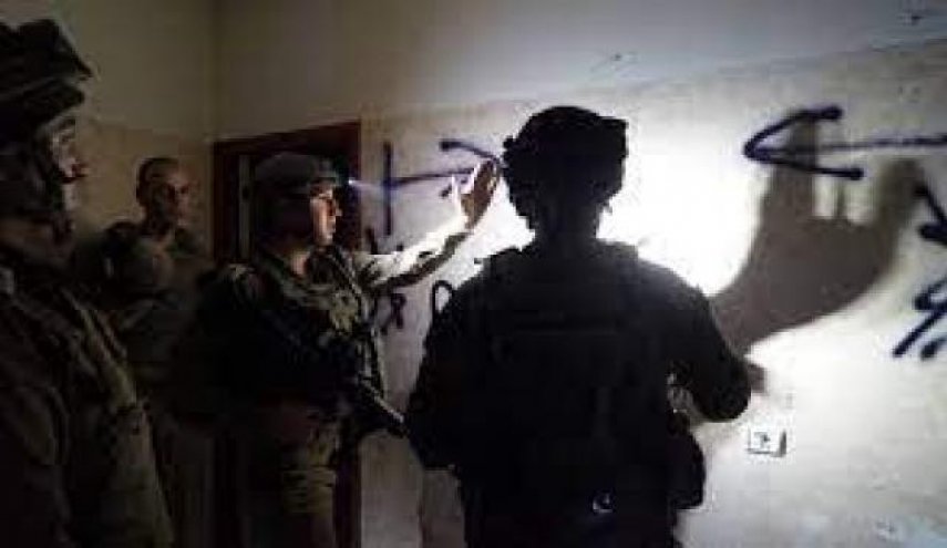 قوات الاحتلال تقتحم مؤسسات فلسطينية وجمعيات مدنية في رام الله