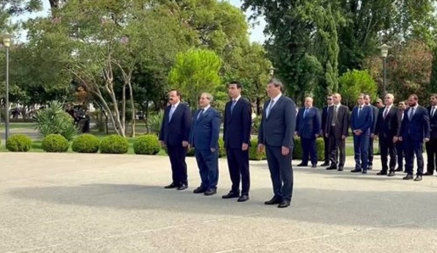 المقداد يضع إكليلاً من الزهور على النصب التذكاري للحرب الوطنية الأبخازية
