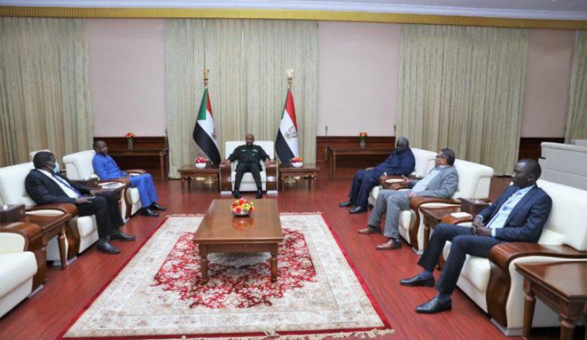 البرهان شكّل لجنة لإختيار رئيس وزراء السودان
