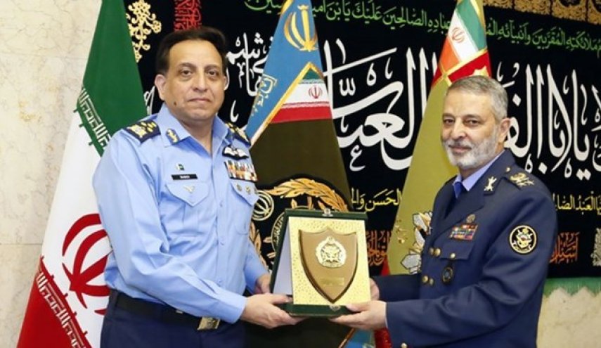 قائد الجيش الايراني: بإمكاننا اجراء مناورات جوية مشتركة مع باكستان