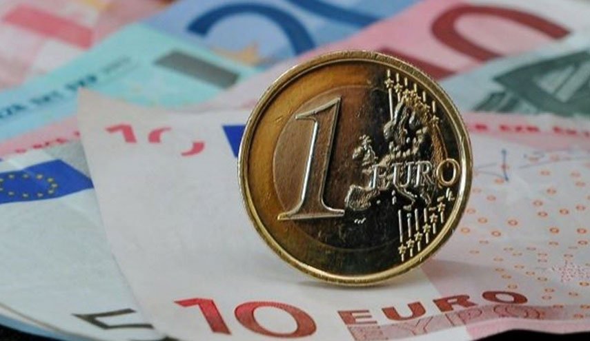 اليورو دون 0,99 دولار للمرة الأولى منذ 20 عاماً