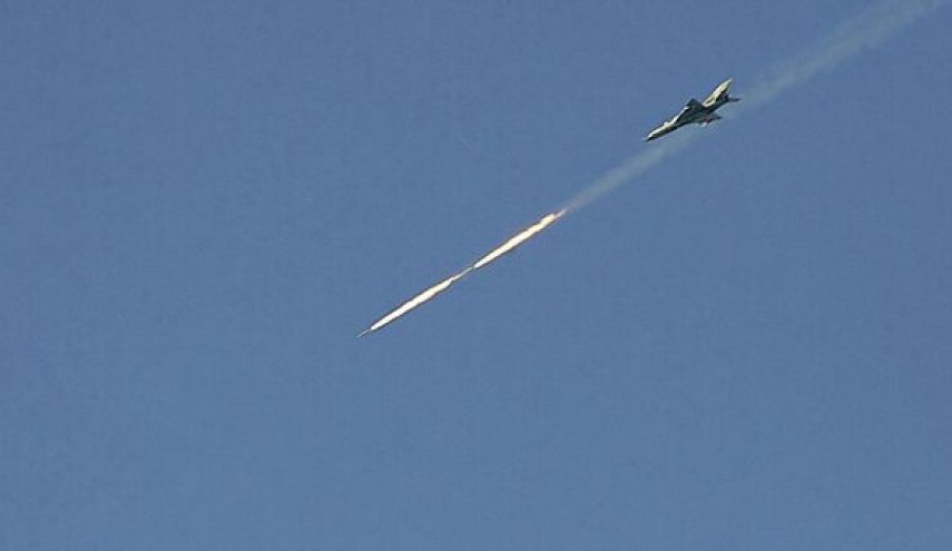 الطيران الحربي الروسي يدك مقرات لـ'جيش العزة' بريف إدلب 