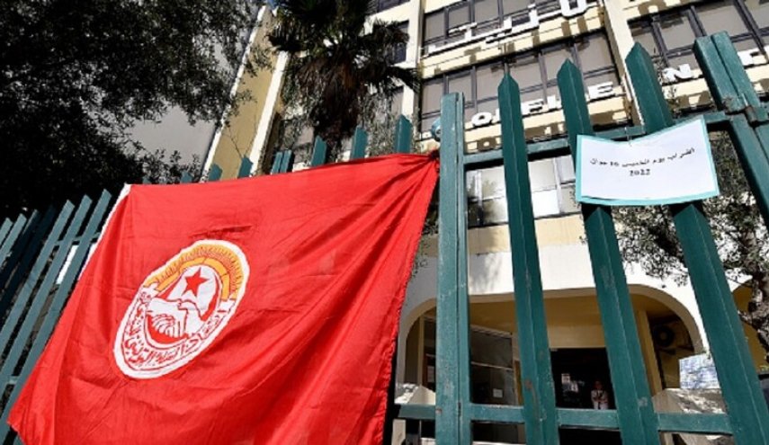 تونس.. مسؤول باتحاد الشغل يدعو لإنقاذ البلاد من وضع خطير