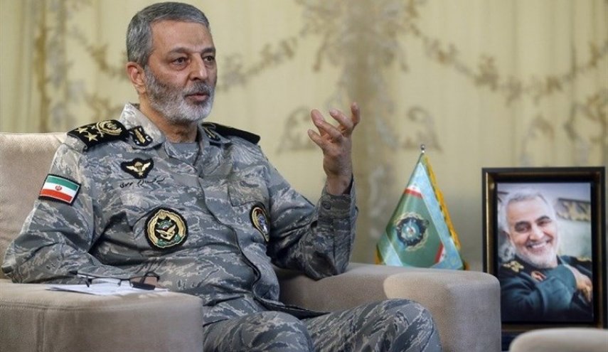 فرمانده کل ارتش: فرماندهی کل انتظامی کشور همواره منشأ خدمات برای ایران بوده است
