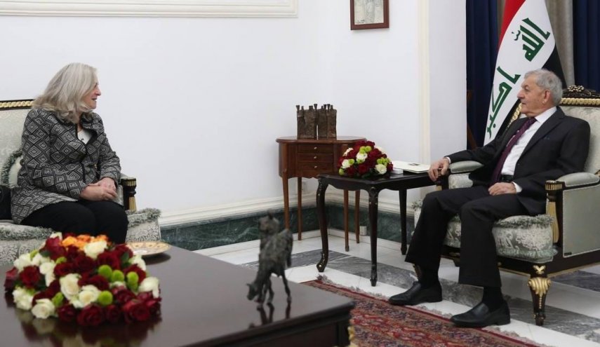 الرئيس العراقي يلتقي مع السفيرة الامريكية.. ماذا جرى بينهما؟
