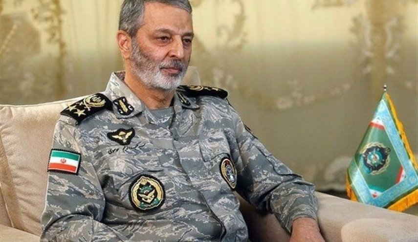 القائد العام للجيش الايراني: العدو يحاول منع تقدم إيران