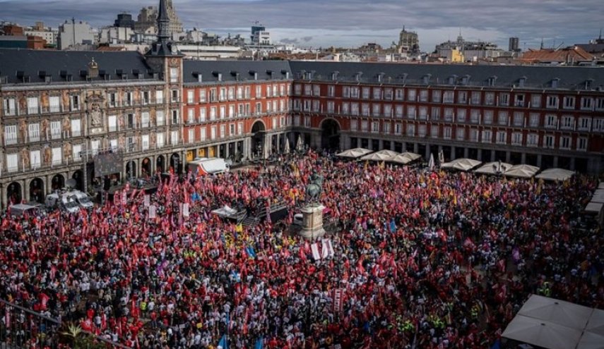 الآلاف يتظاهرون في مدريد للمطالبة بزيادة الأجور
