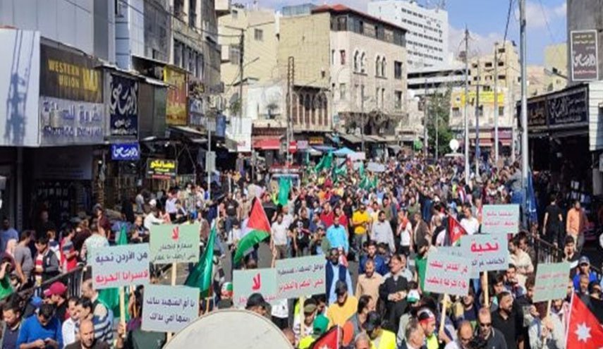 راه پیمایی گسترده اردنی ها در حمایت از مقاومت فلسطینی در کرانه باختری 