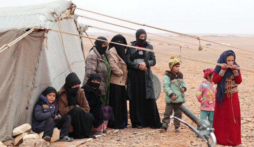 استمرار معاناة المهجرين السوريين في مخيم الركبان بسبب ممارسات الاحتلال الأمريكي