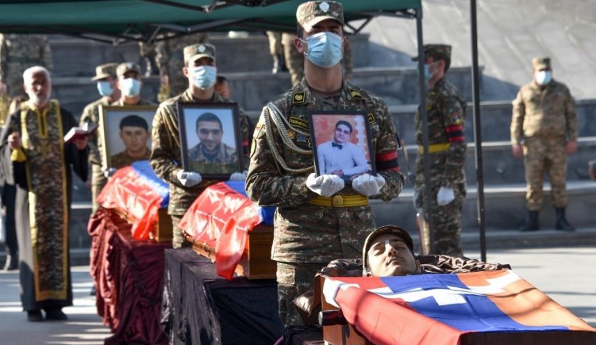 أذربيجان تسلم أرمينيا جثث 13 عسكريا قتلوا في اشتباكات حدودية 
