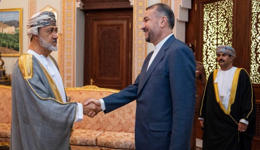 وزير الخارجية الايراني يلتقي سلطان عمان 