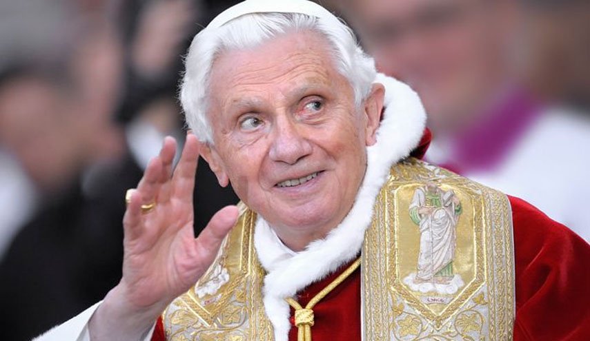 نخستین پاپ مستعفی در شش  قرن اخیر، در 95 سالگی درگذشت