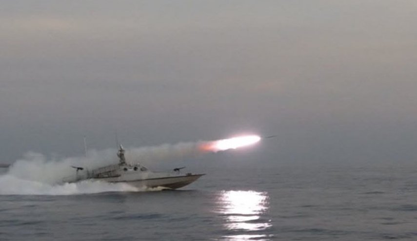 رزمایش نیروی دریایی سپاه برگزار شد/ شلیک شناور‌های هجومی با انواع موشک‌ها و راکت‌ها