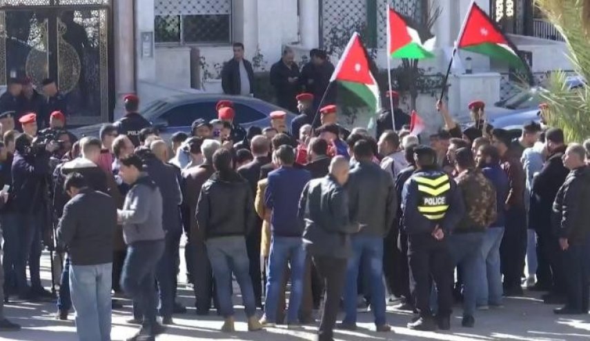 اعتصام احتجاجي بالقرب من سفارة الإحتلال في عمان