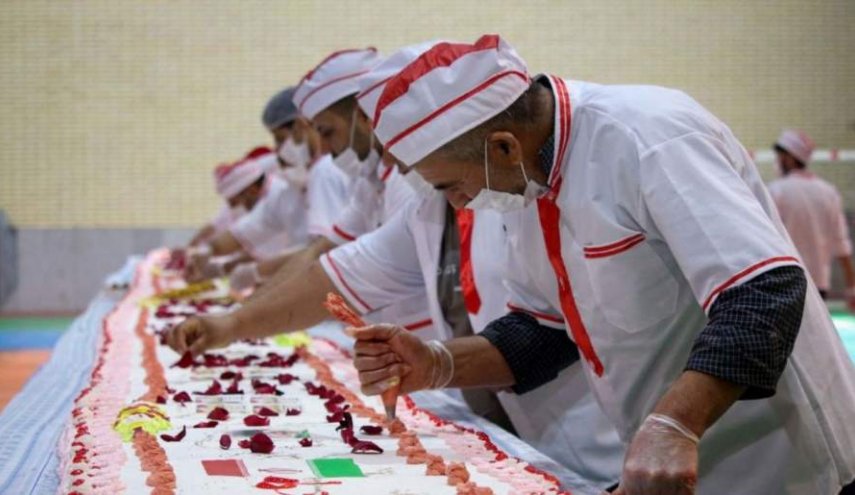 خبز كعكة بطول 110 مترا بمناسبة الاعياد الشعبانية في كرمان