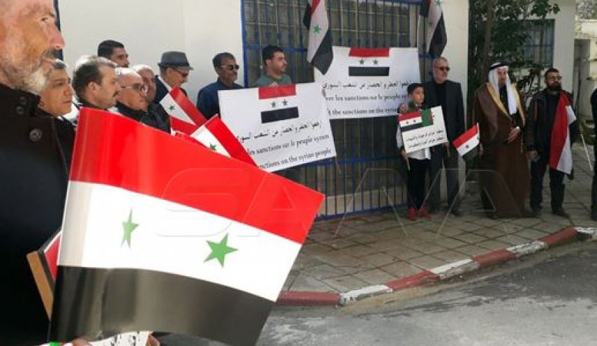 السفارة السورية في الجزائر تنظم وقفة تضامنية مع الشعب السوري