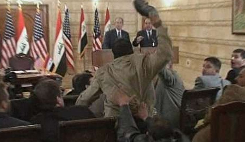 روزنامه‌نگار عراقی که به بوش کفش پرتاب کرد از این عمل پشیمان نیست