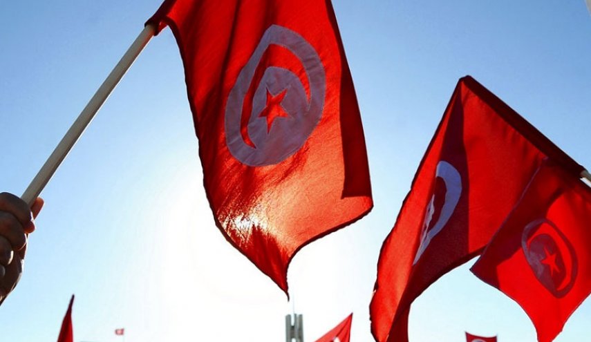 حافلة أمنية تحاول دهس 3 صحافيين في تونس