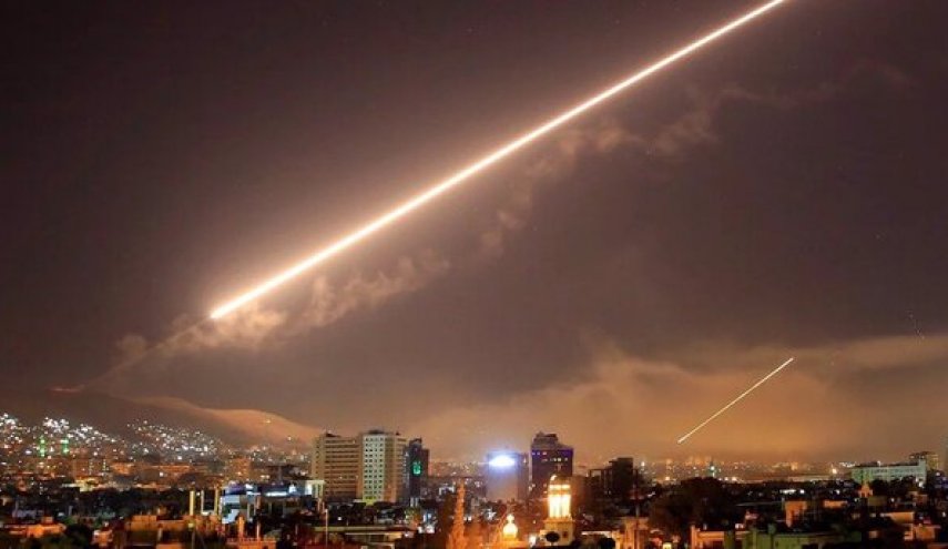 مقابله پدافند هوایی سوریه با تجاوز رژیم صهیونیستی به آسمان دمشق

