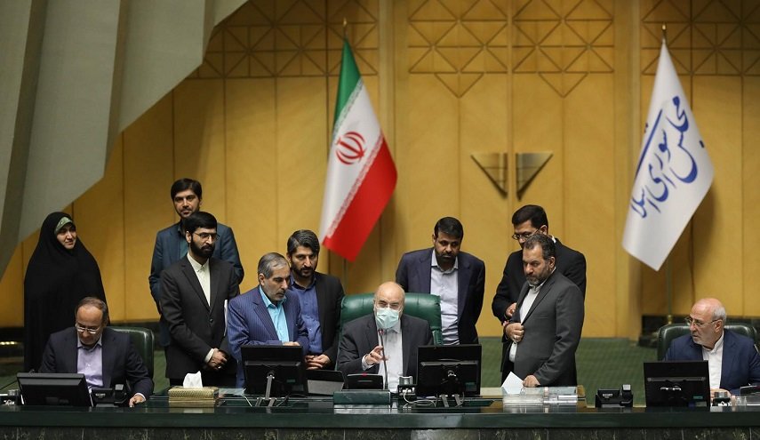 نواب إيرانيون يستنكرون افتتاح آذربيجان سفارة لها بالأراضي المحتلة