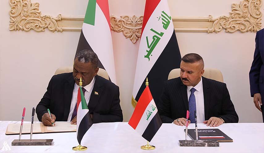 وزير داخلية العراق يوقع مع نظيره السوداني مذكرة تفاهم أمني
