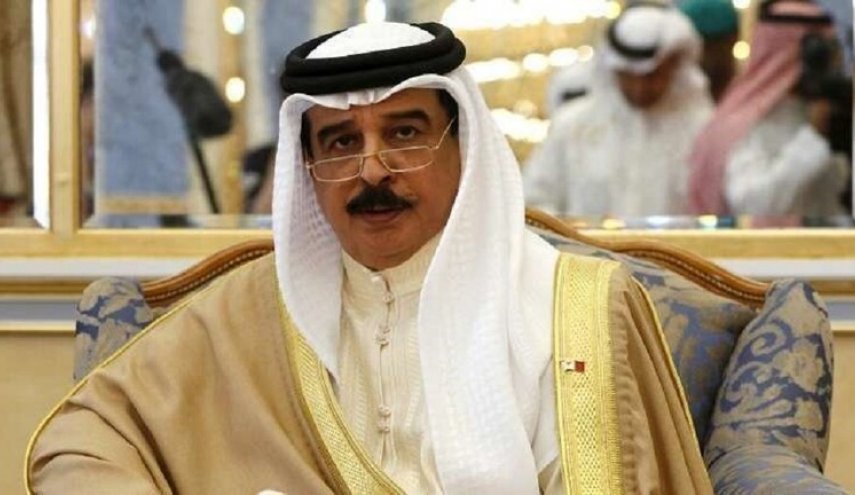 ملك البحرين يصل إلى جدة للمشاركة في القمة العربية