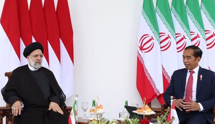 الرئيس رئيسي يعود لطهران بعد توقيعه11 وثيقة للتعاون مع اندونيسيا