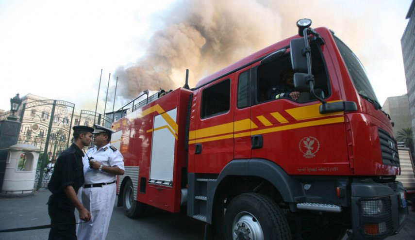 حريق هائل في مصر يسقط عددا كبيرا من الإصابات بمبنى حكومي