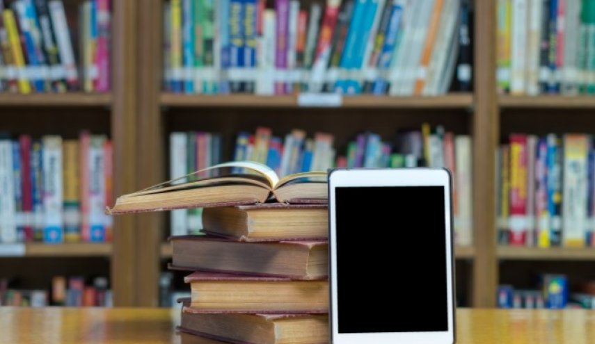 مدارس السويد تهجر الأجهزة اللوحية وتعود إلى الكتب
