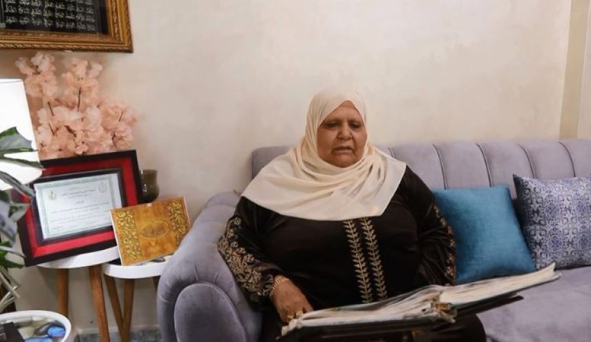 فلسطينية تتحدى السن تتم حفظ القرآن في سن الـ73