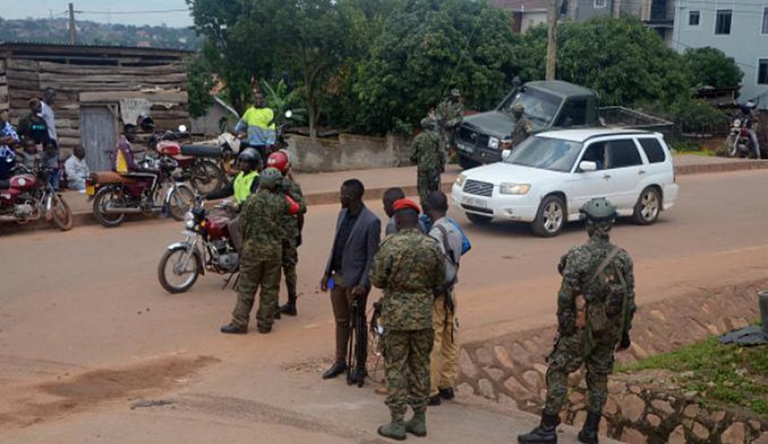 أوغندا: مسلحون على صلة بـ