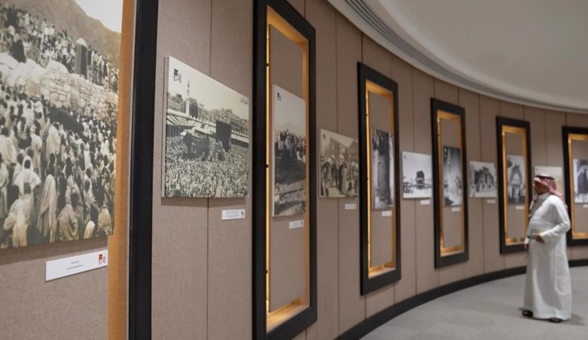 بالصور.. مكتبة الملك عبد العزيز تقدم معرضًا يستحضر صورا نادرة عن الحج