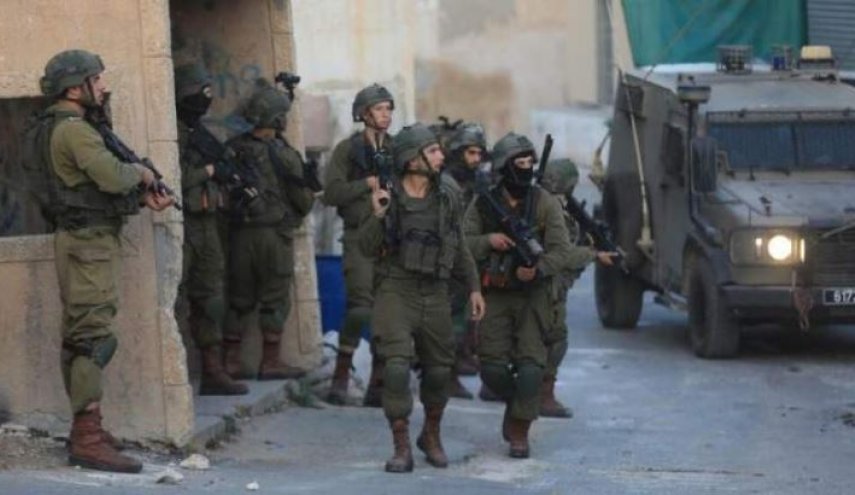 الاحتلال اعتقل 7 فلسطينيين في نابلس والخليل ورام الله وأريحا