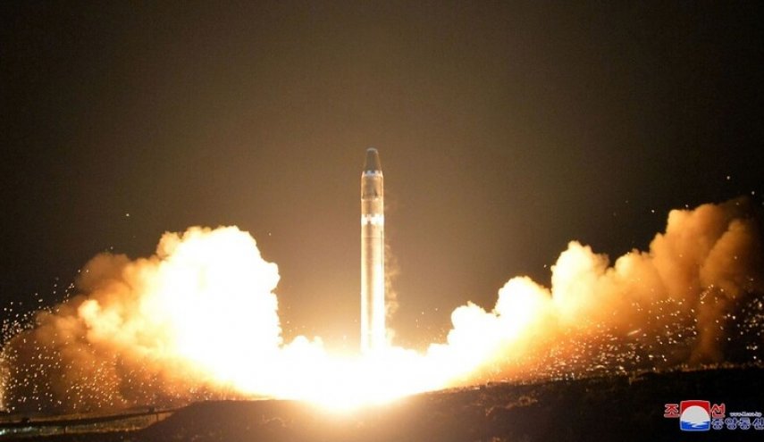 كوريا الشمالية تطلق صاروخا باليستيا عابرا للقارات