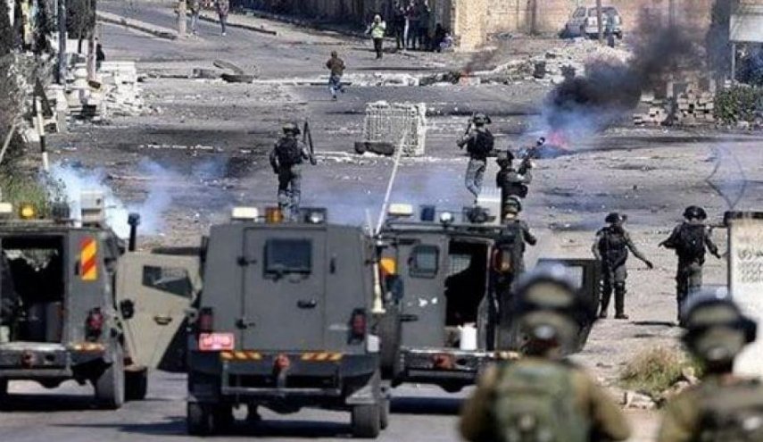 إصابة عشرات الفلسطينيين باختناقات اثر مواجهات مع الاحتلال بالضفة الغربية
