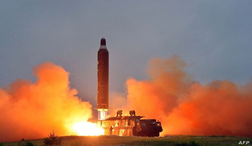 كوريا الشمالية تطلق صاروخين بحضور وفد صيني رفيع المستوى