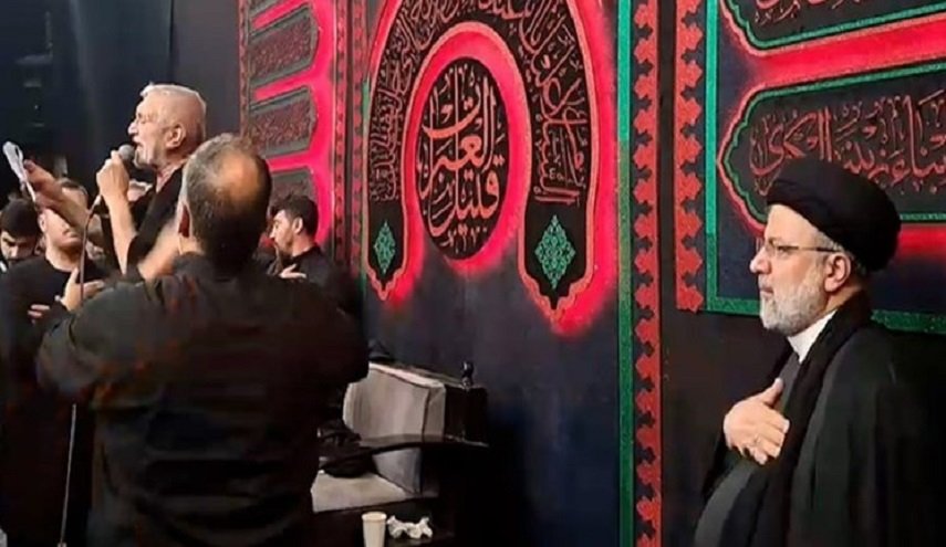 الرئيس رئيسي يحضر مراسم العزاء الحسيني في إحدى مساجد طهران