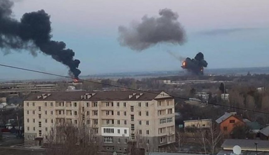 القوات الأوكرانية تقصف مدينة دونيتسك بالقذائف العنقودية

