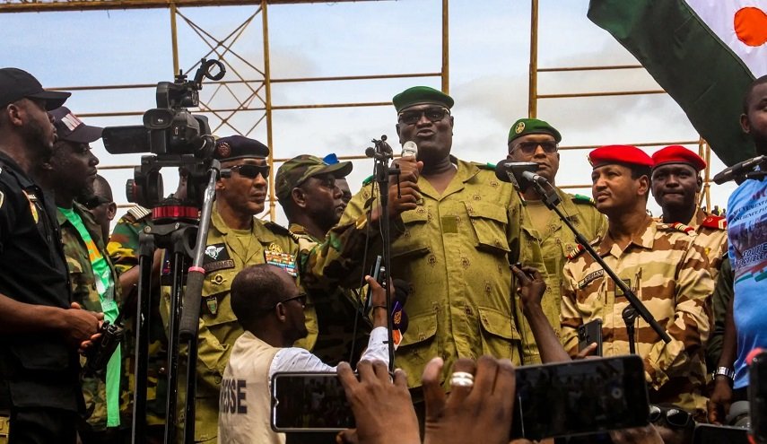 وفد من المجلس العسكري في النيجر يطلب تعزيز الدعم من غينيا
