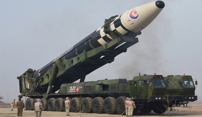 كوريا الشمالية ستطلق صاروخا باليستيا عابرا للقارات قريبا