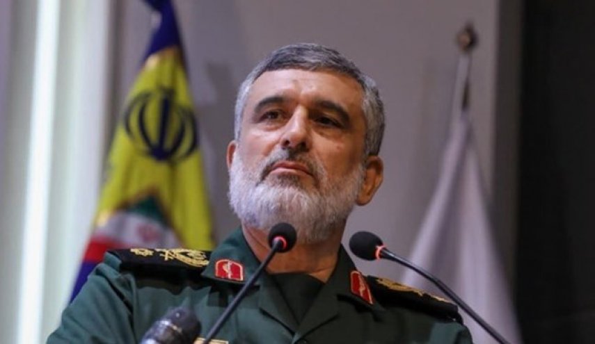العميد حاجي زادة: القوى العظمى تطلب شراء المعدات العسكرية من ايران