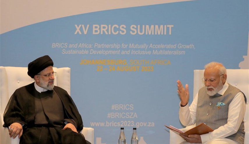 الرئيس الايراني يلتقي برئيس الوزراء الهندي على هامش قمة 'بريكس'