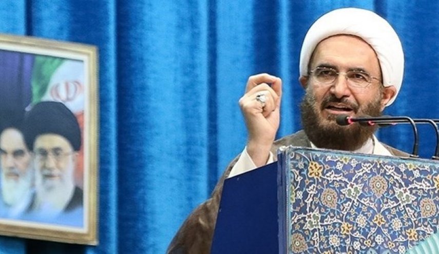 خطيب جمعة طهران يؤكد اهمية الحفاظ على شعبية وعفوية مسيرة الاربعين 
